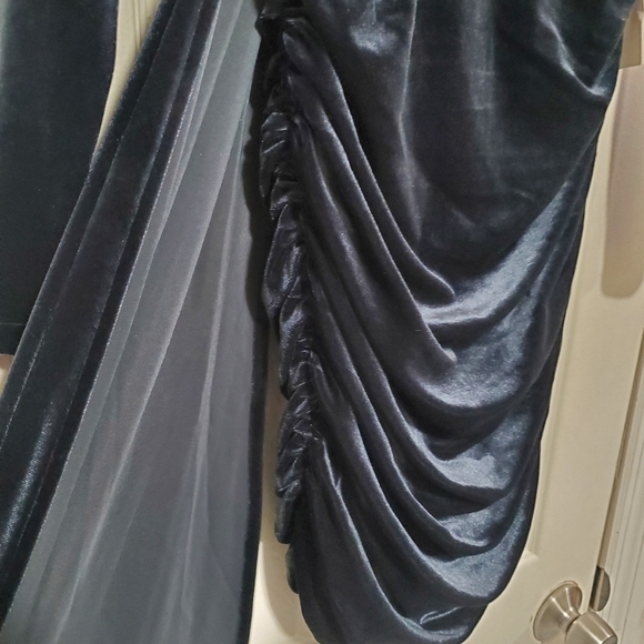 Miss Circle Size XXS Cutout Long Sleeve Draping Velvet Dress Gracyn Blue - Picture 7 of 12